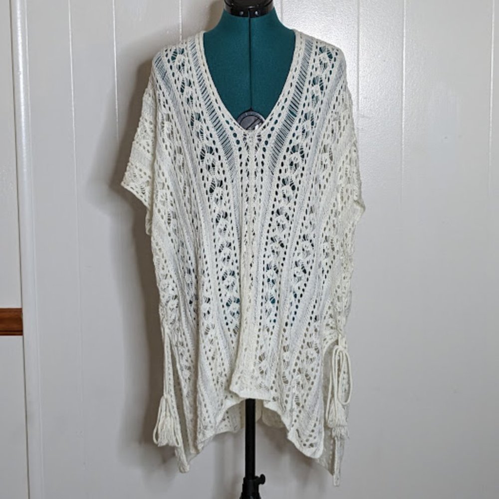 Adreamly Openwork Tunic Top. Size L-XL.